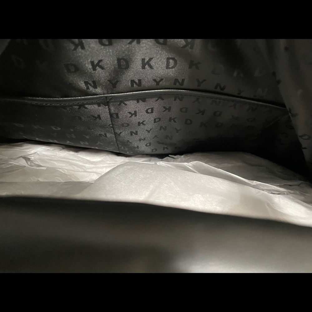 DKNY Weekender Bag 21x18x8 inches - Picture 8 of 10